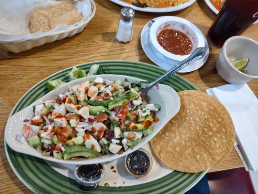 The Super Tostada here is soooo deeeelicious ! If you like mariscos, this plate has pulpo, shrimp and abalone with chopped veggies.