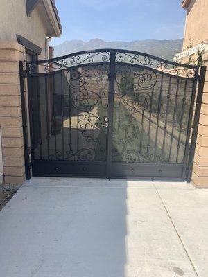 Nice, sturdy gate and exactly as requested!