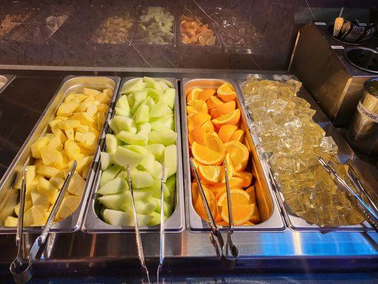 Fresh fruit and gelatin