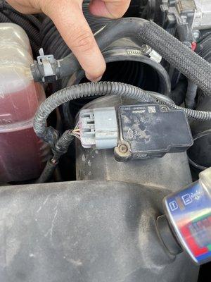 Air hose not connected after engine stopped going more than 35mph on the highway