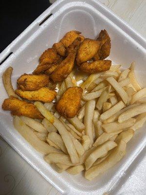 Chicharrón Deditos de Pollo con Papas Fritas