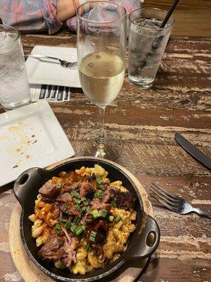 Delicious brisket Mac and cheese! Loved the house Prosecco too!