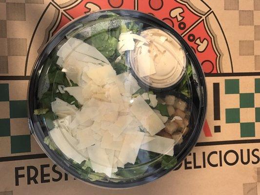 Cesar salad nicely packaged and fresh!