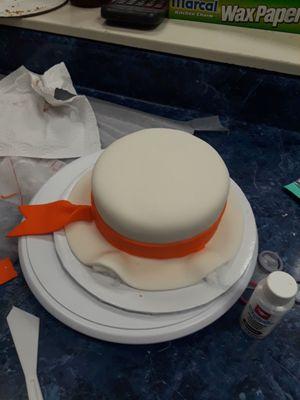 Another day at class. This time working with fondat.cant believe first time and i made a hat out of my own fondant