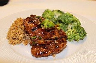 Smooth & Savory's Grilled Teriyaki Chicken, Broccoli, & Brown Rice | 28g Protein / 265 Calories / 24g Net Carbs / 4g Fat / 3g Sugar