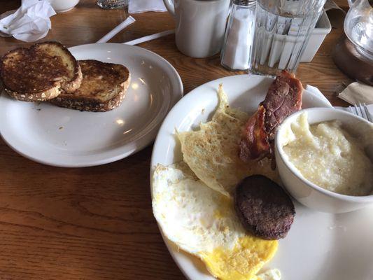 Fried eggs toast an grits ,