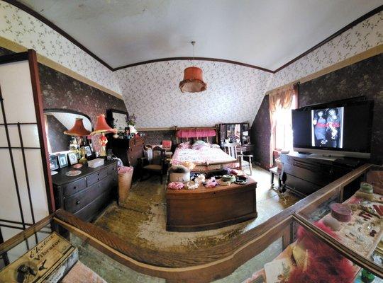 Pano of her room