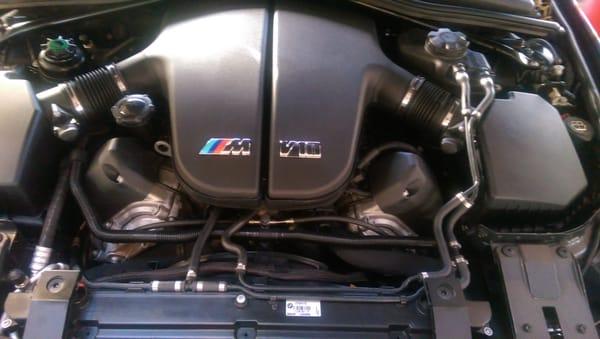 BMW Motorsport V10 engine replacement.. Back on the road again!