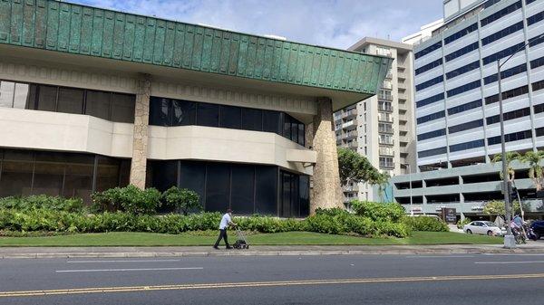 Huge wasted space Banks are going to be dinosaurs ... make it a open air corner cafe add something of value to neighborhood