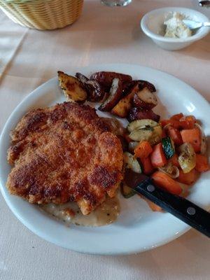 Chicken Diane with red potatoes and fresh vegetables.