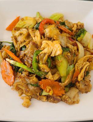 Pad kee mow (drunken noodles)