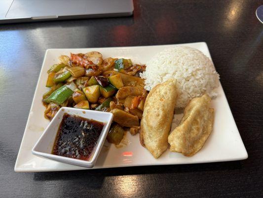 Lunch combo with chicken kung pao and potstickers