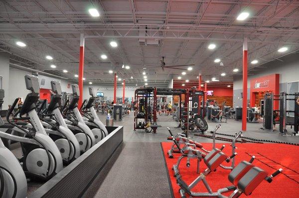 Maxx Fitness Clubzz Exton gym floor overview