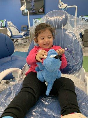 They gave my youngest a dino with teeth so she could brush them and keep her relaxed !