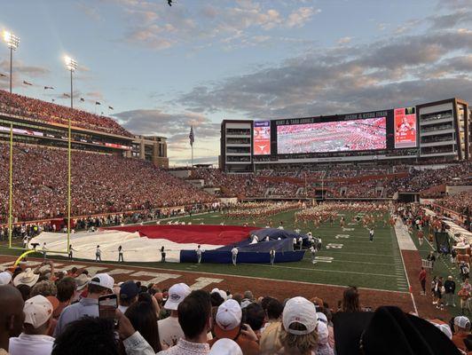 TX flag with TX "T" at the other end. Seats 100,119 people officially.