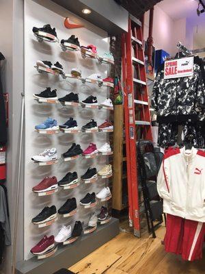 Side sneaker section