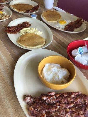 Eggs, corn beef hash, pancakes, and bacon. Perfect portion not huge like many dinner does.