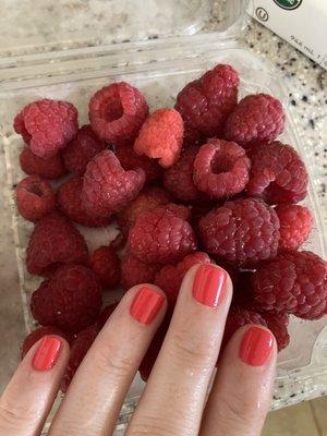 I love how my nails match my lunch. ;)