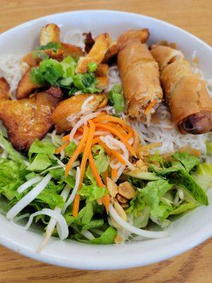 Love the Vermicelli Noodle bowl with grilled chicken.