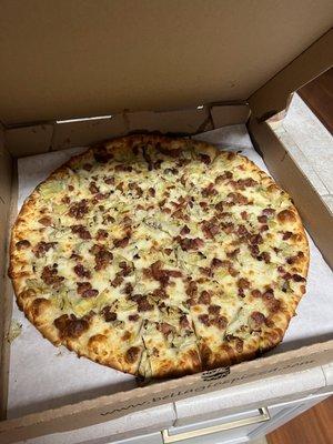 Bacon and artichoke pizza