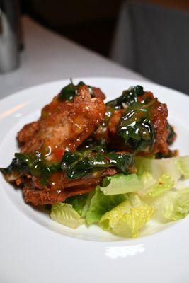 Spicy wings with sweet basil