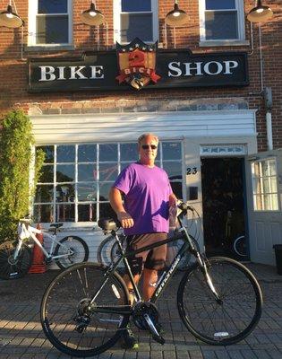 Steve and his new Cannondale. Upright and comfy!