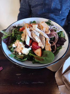 Side Door salad (greens, strawberry, tomato, cheese, onion, tasty vinaigrette, chicken)