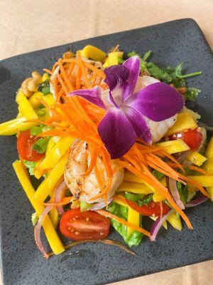 Mango salad with shrimp