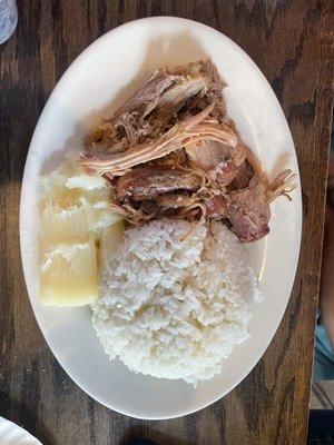 Roasted Pulled Pork / lechón asado con arroz y frijoles rojo