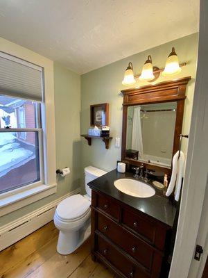 Lake Winnisquam Room bathroom