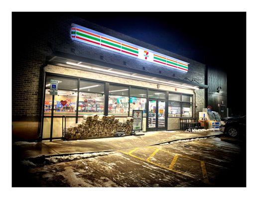 7-Eleven. Part of Mobil Gas Station.Cross from Speedway. W 127th St, Alsip, IL.Clean New Well Stacked Place.Nice Quick Service. Cool!