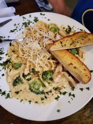 Chicken broccoli pasta