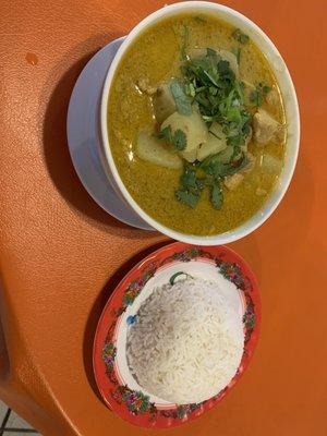 T17. Thai Yellow Curry Chicken (Masaman)