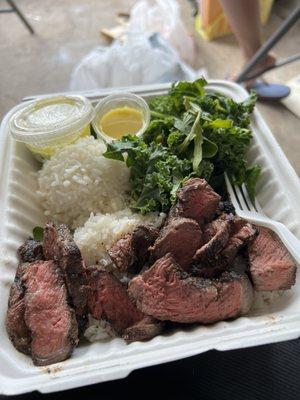 Hi Steak with kale salad