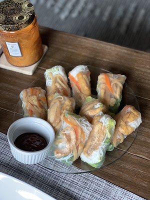 Fresh rolls with almond sauce