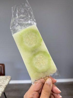 Cucumber and lime paleta