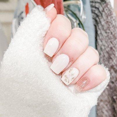 Simple white gold nails