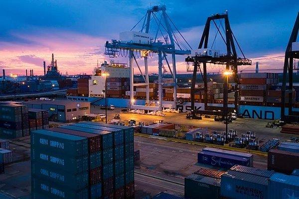 Texas Global Services: Containers being loaded at Port of Houston