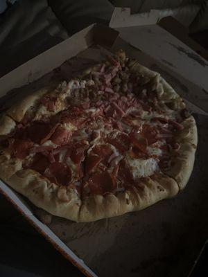 Trash pizza  disappointed waited 2+ hrs and it's shit