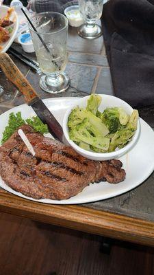 Steak with broccoli