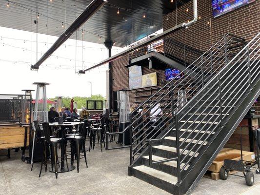 Brett Hull's: patio area