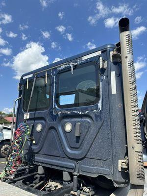 2021 Freightliner Cascadia backglass after