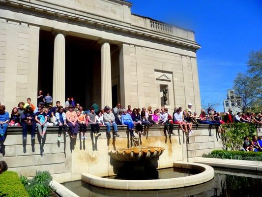 Waiting for the French group Aquacoustique to perform at the Rodin Museum