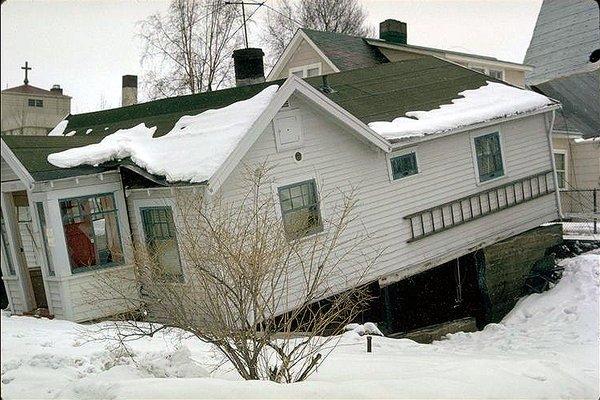 Earthquake Damage Coming to Old Berkeley Oakland Homes.