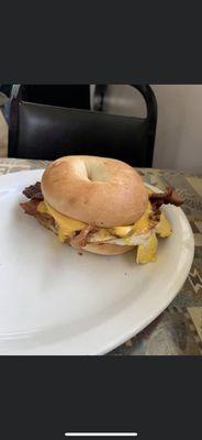 Try our breakfast sandwiches, 
choice of ham, bacon or sausage