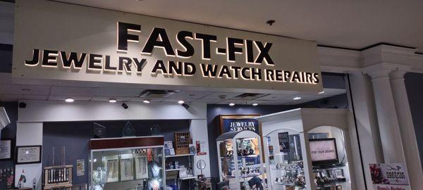 This is a photo of the storefront at the bottom floor of Pentagon City Mall.