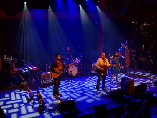 Colin Hay performing at Musikfest Café.  This was from a balcony table, slightly left of center.