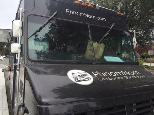 #foodtrucks @PhnomNomTruck