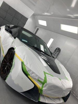 BMW i8 getting a small spot treatment.