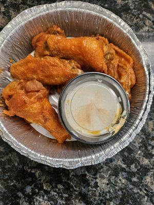 buffalo wings w/ ranch dressing